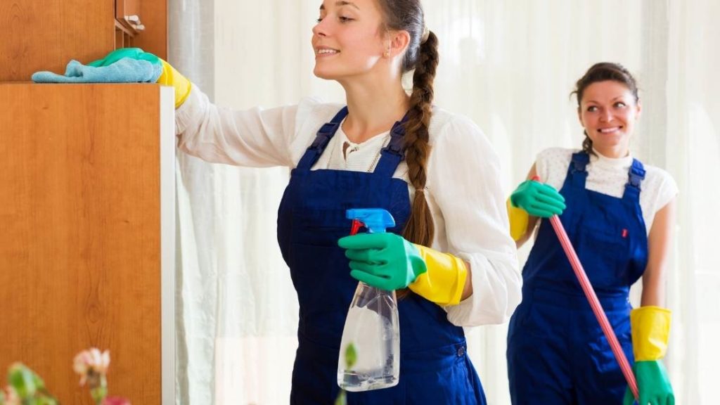 How to Start an Airbnb Cleaning Business [Step-by Step Guide]